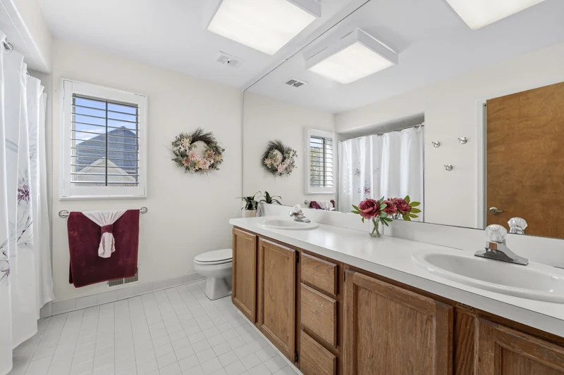 Upstairs full bathroom