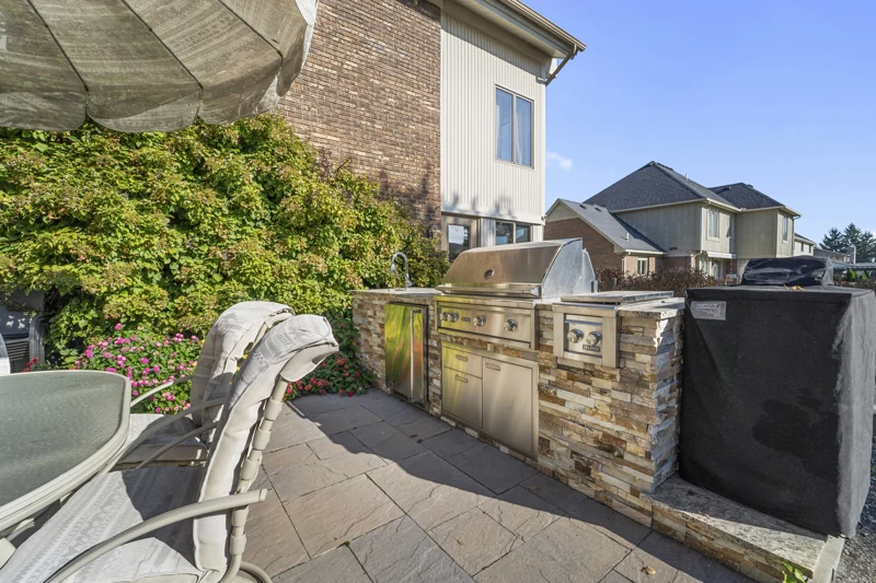 Outdoor kitchen